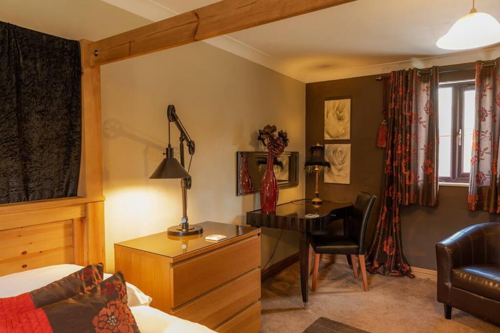 Wild Oats Lodge 9 - Yellowtop Country Park - Hot Tub - Yorkshire 2