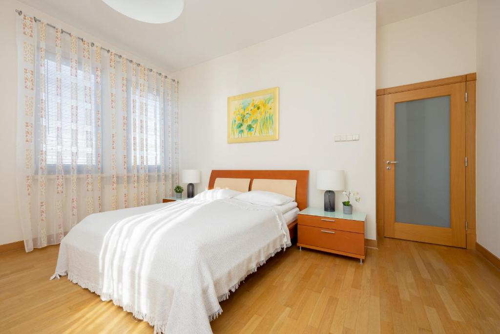Family Apartment with Parking Mokotów Warsaw by Noclegi Renters 4