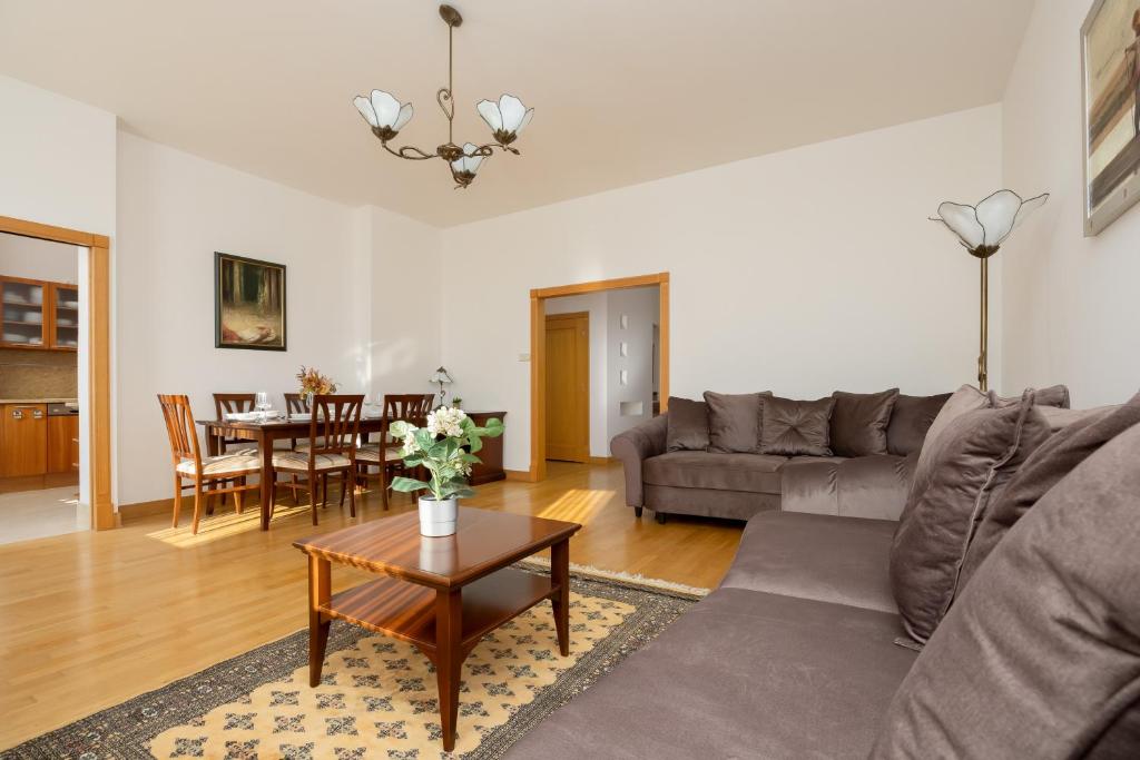 Family Apartment with Parking Mokotów Warsaw by Noclegi Renters 6