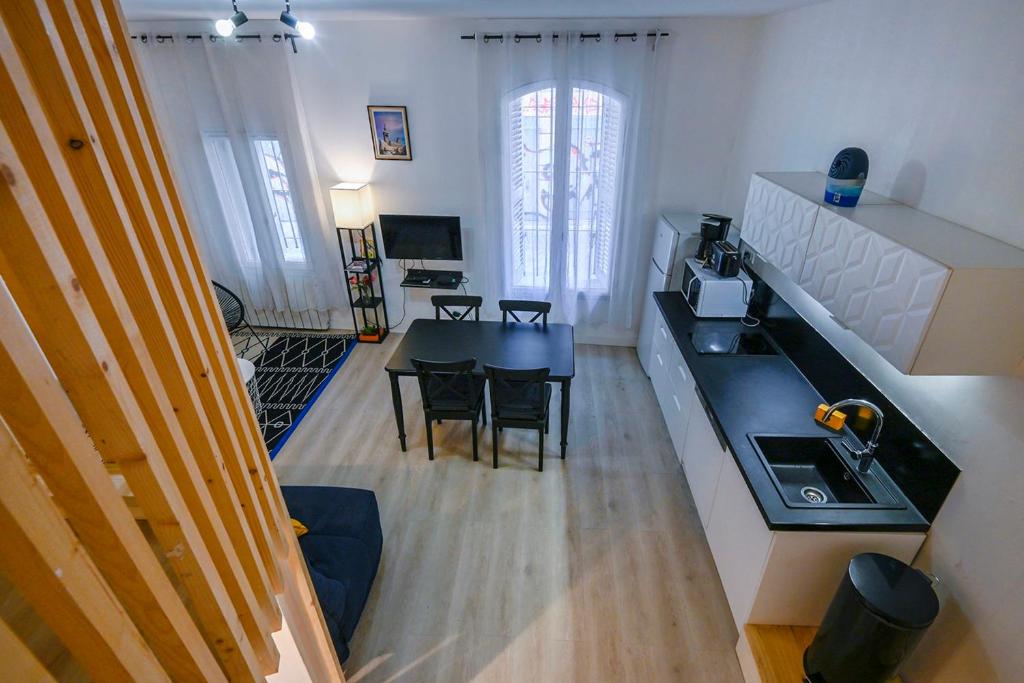 Charming studio located in the Panier district 2