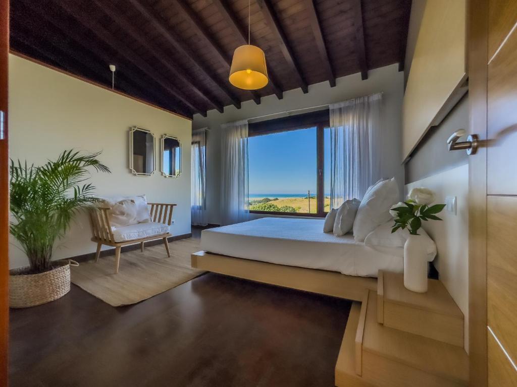 La Carrera, villa moderna con piscina privada en Mogro Cantabria 2