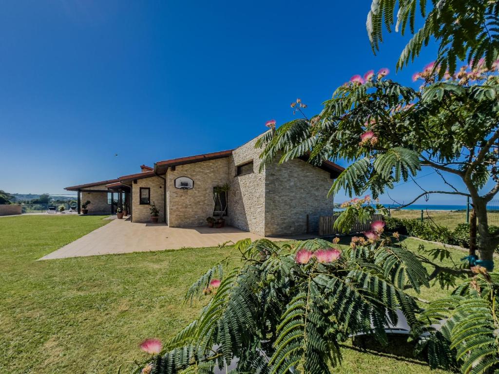 La Carrera, villa moderna con piscina privada en Mogro Cantabria 7