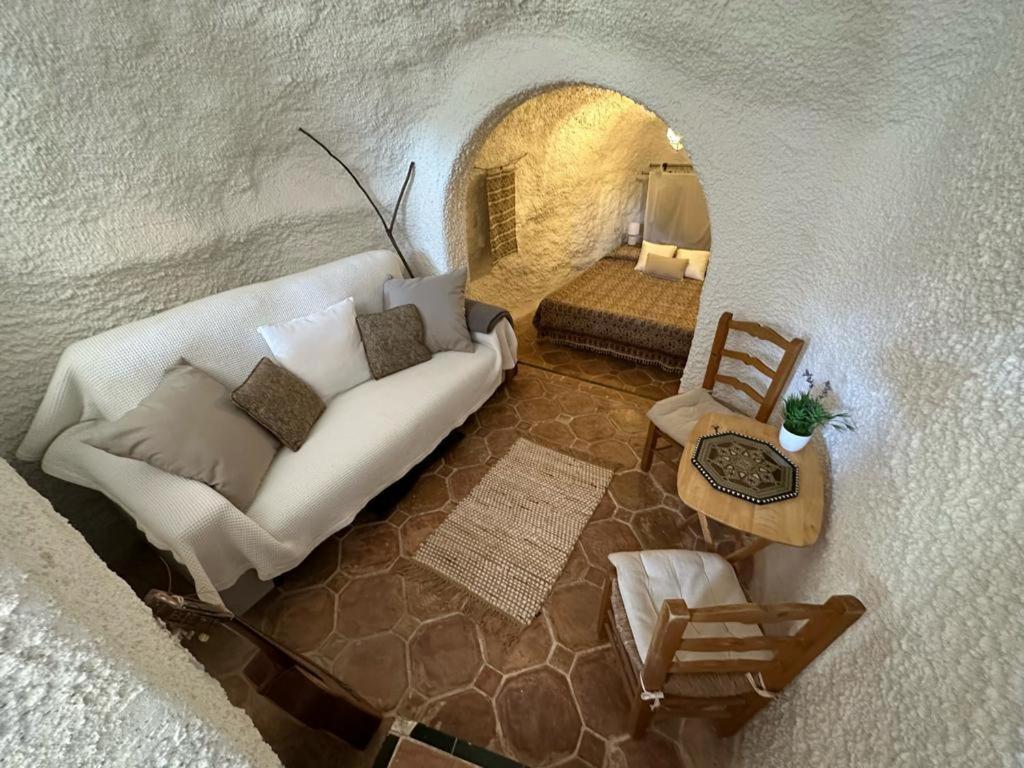 Casa Cueva Sacromonte BeneVarez Brother Law SL 2