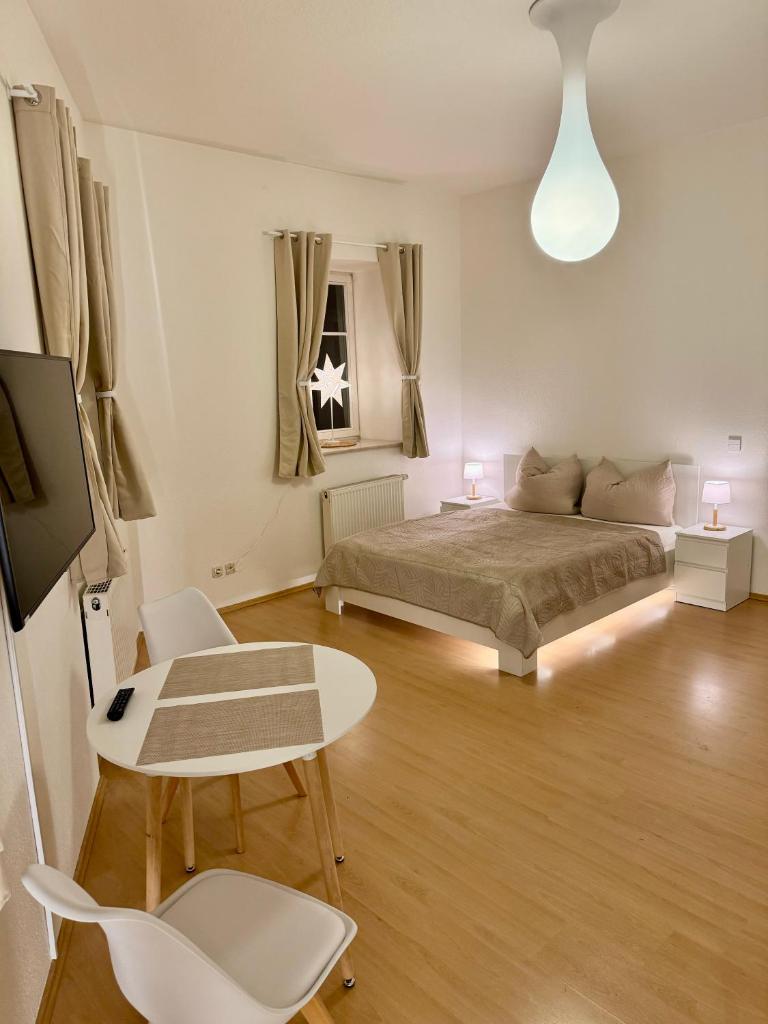 Ferienwohnung Schildblick Modernes Apartment direkt in der Altstadt von Erfurt nahe der Krämerbrücke - beste Innenstadtlage 2