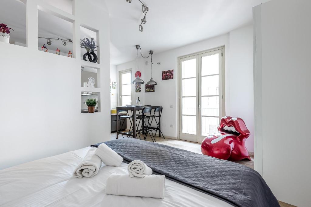 Hostly-Giugio's House-Lungarni and Town Center 2
