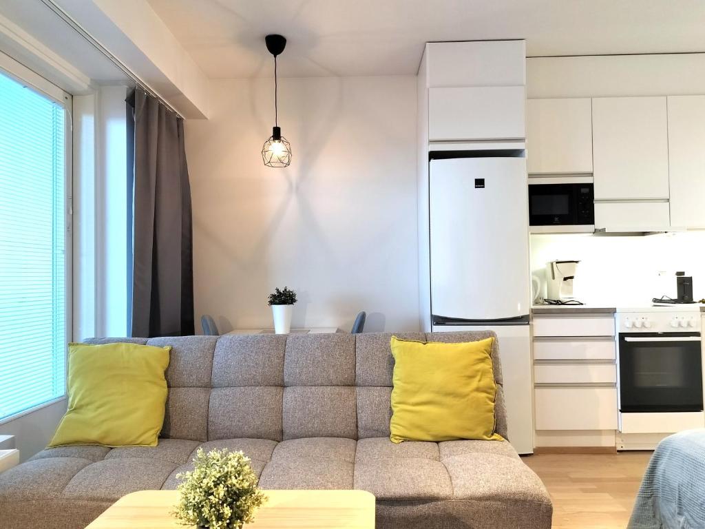 Kotimaailma Apartments - Kaunis 10 kerroksen parvekkeellinen yksiö - Peltokatu 1