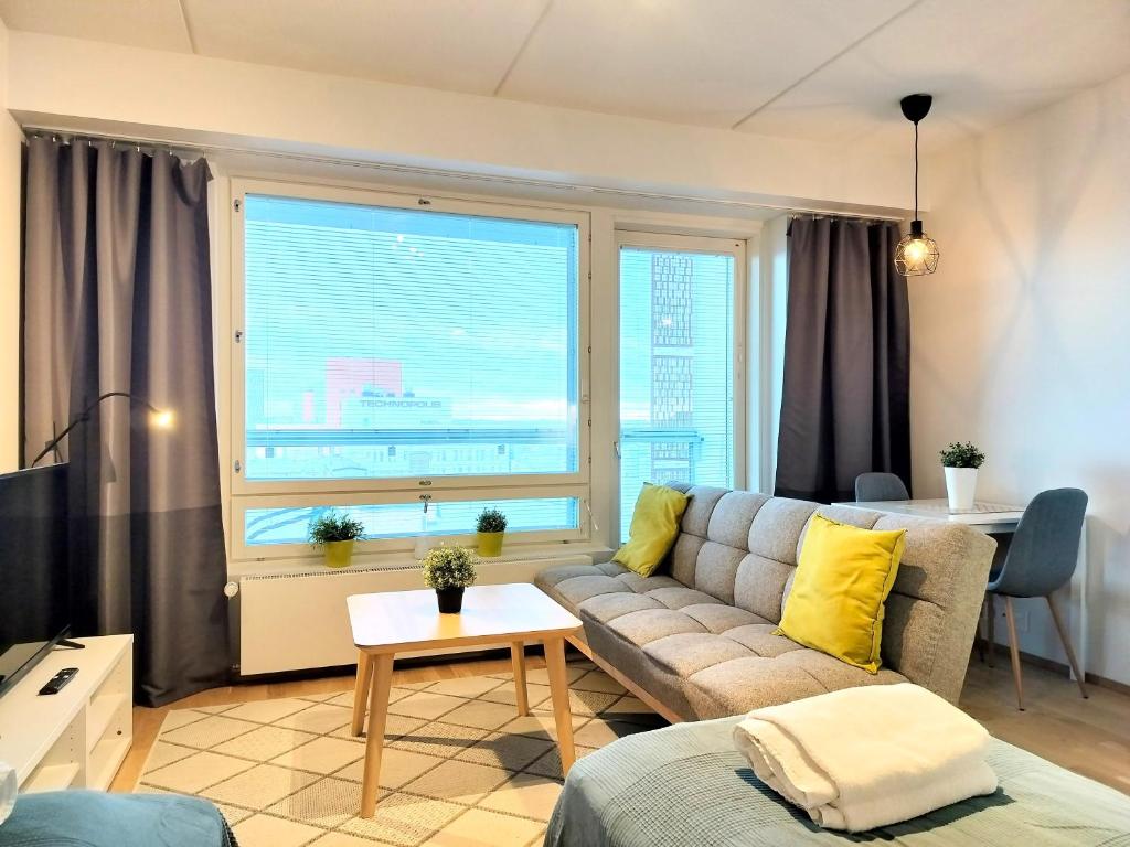 Kotimaailma Apartments - Kaunis 10 kerroksen parvekkeellinen yksiö - Peltokatu 2
