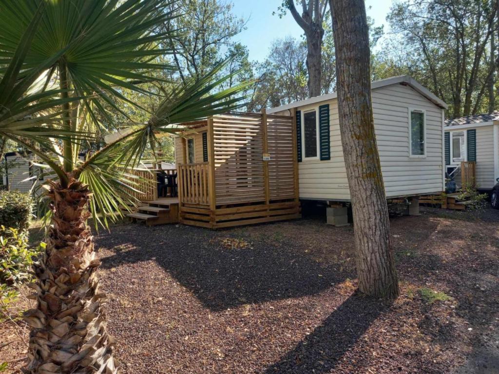 Photo de la galerie de l'établissement Joli mobil-home spacieux, climatisé, 3 chambres, à Agde