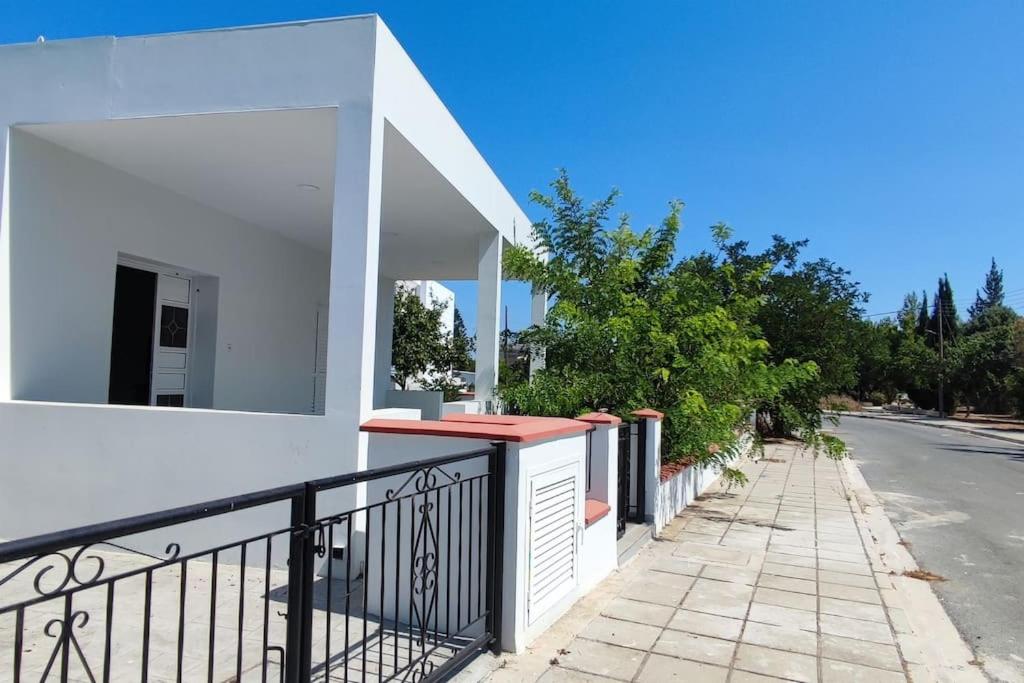 Bungalow House Kiti, seaside 1