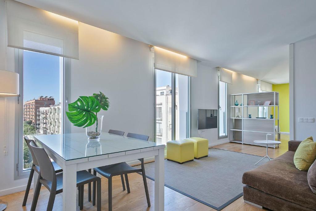 Lugaris Beach Apartments 4