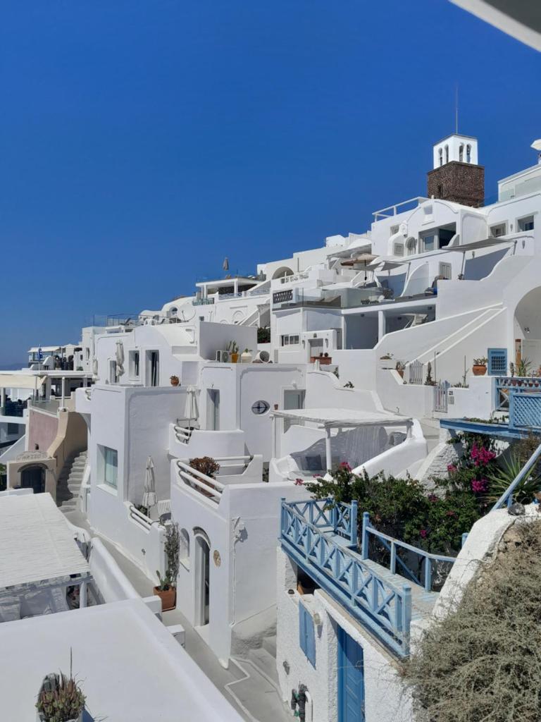 Cave Traditional House on the cliff with shared pool & Buffet Breakfast 7