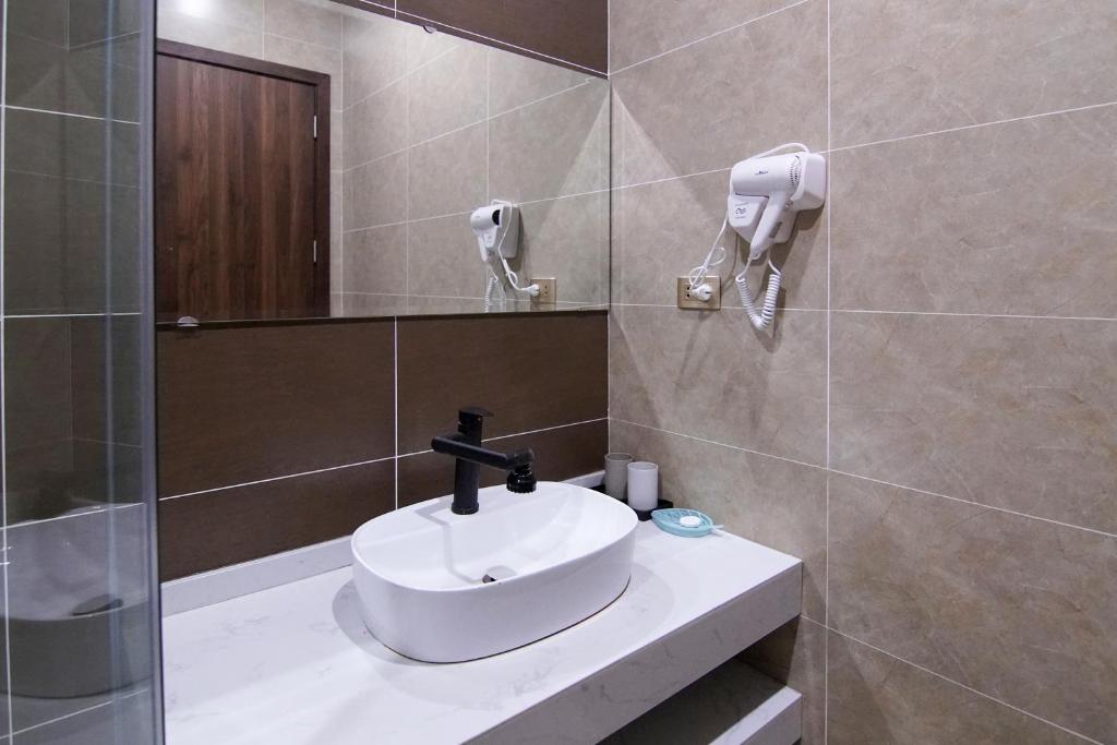 GOLDEN JOY HOTEL & APARTMENT