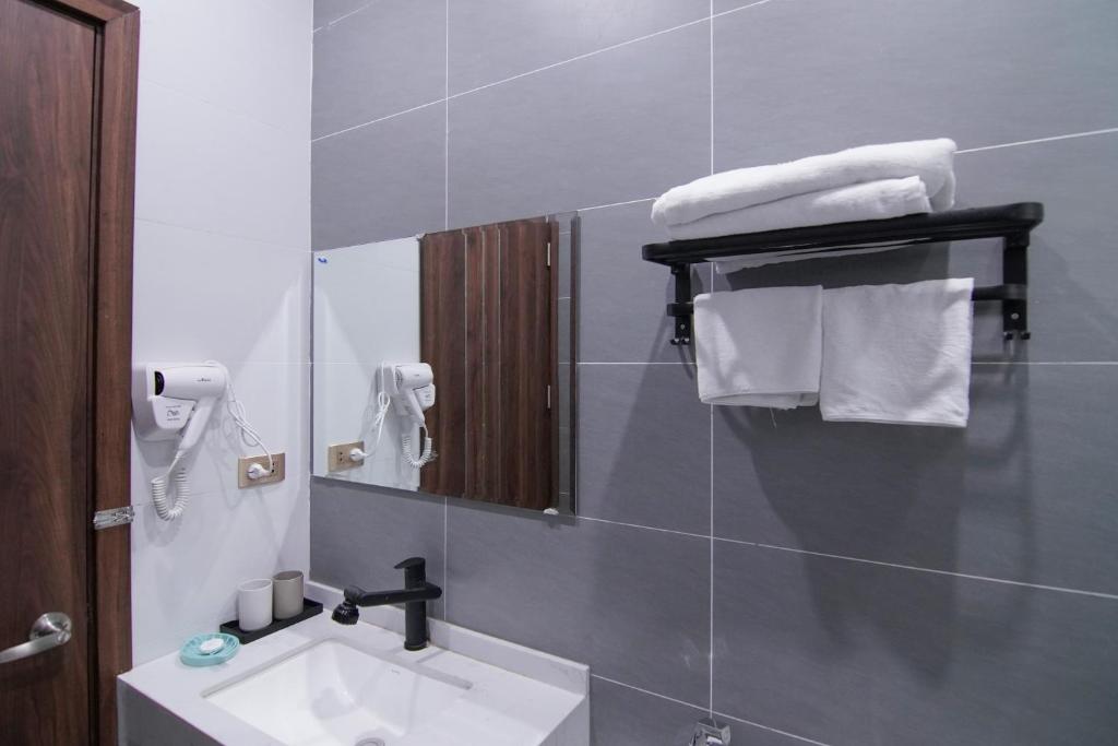 GOLDEN JOY HOTEL & APARTMENT