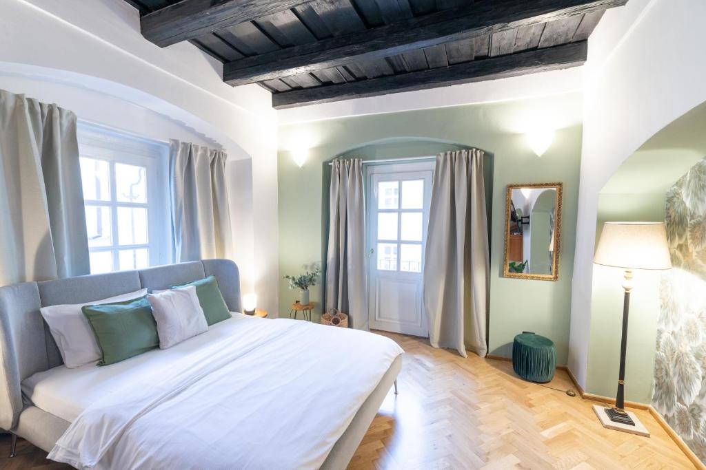 Adam's Apartment - Great Price & Best Location 2