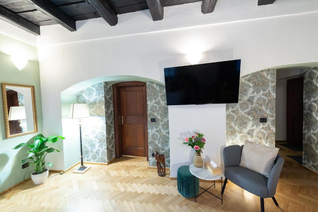 Adam's Apartment - Great Price & Best Location 5