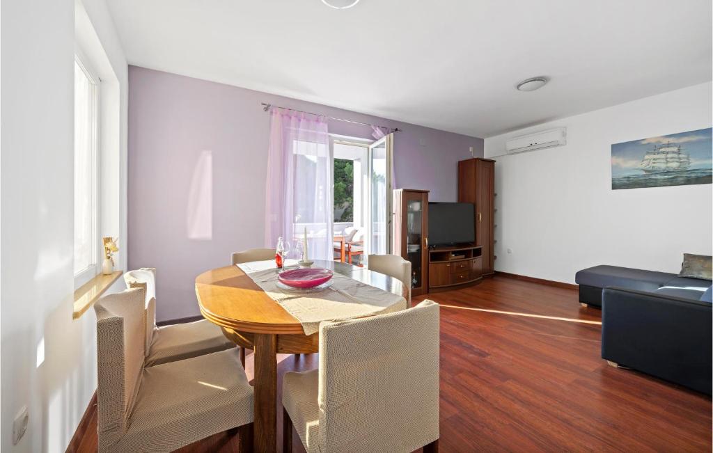 Beach Front Home In Primosten With House Sea View 8