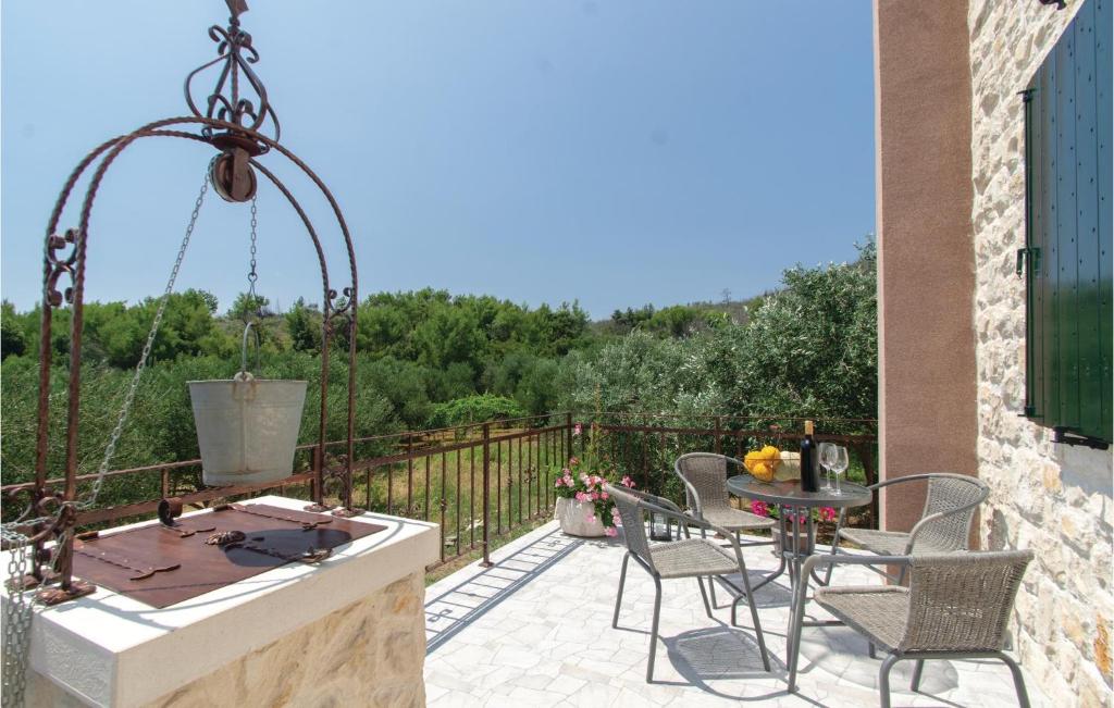 One-Bedroom Holiday Home In Smokvica 6