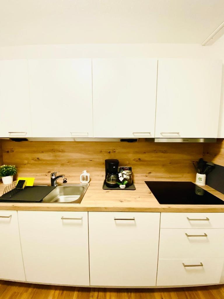 WelcomeToMessePremium Three Bedroom Apartment 8