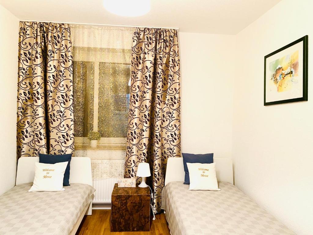 WelcomeToMessePremium Three Bedroom Apartment 7