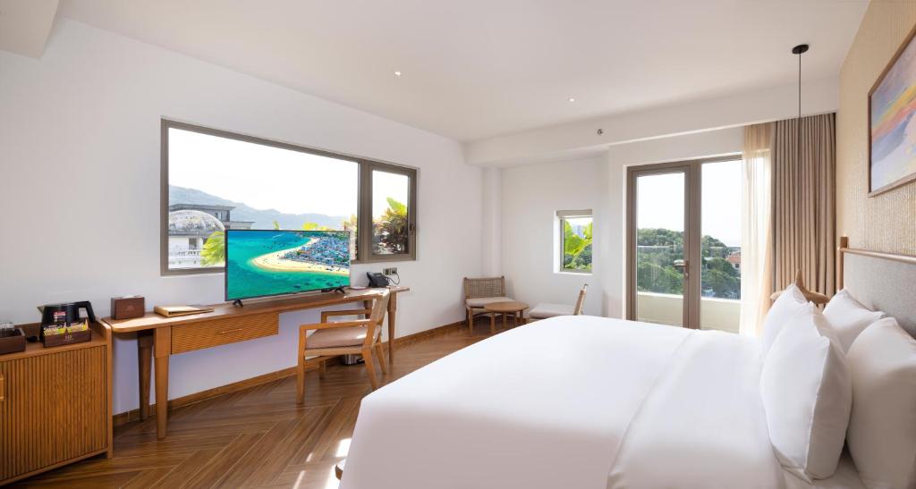 Iconic Long Hai Hotel