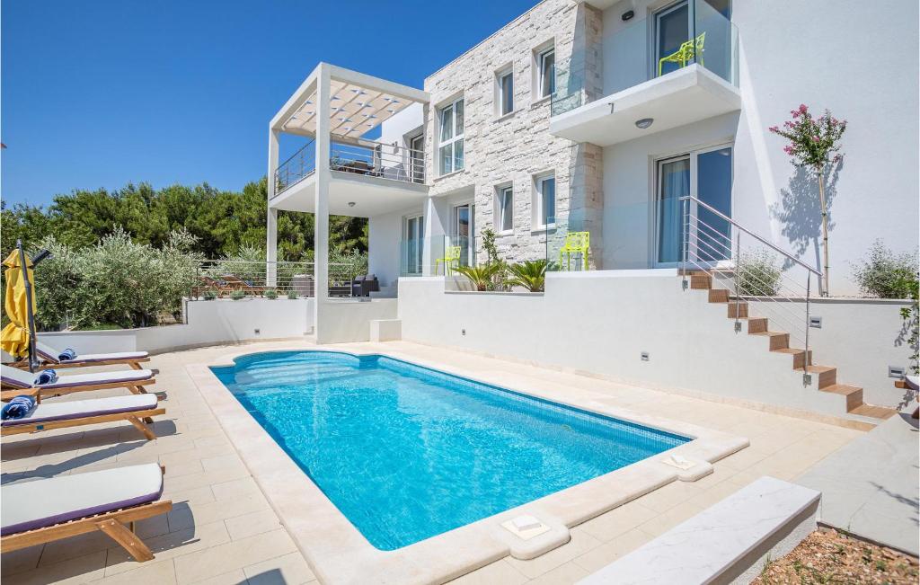 Beautiful Home In Bol With Wifi