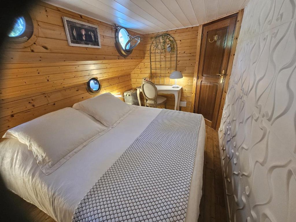 Photo de la galerie de l'établissement Maïtena Péniche Hôtel de Luxe privée à Besançon, à Choisey