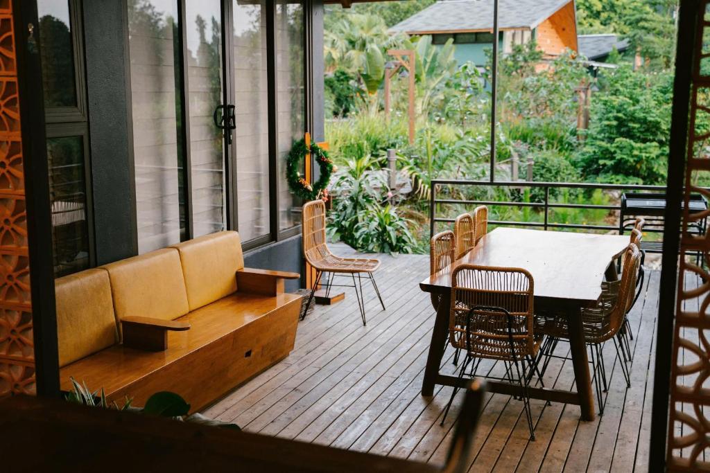 Anna Little Garden - Fish House