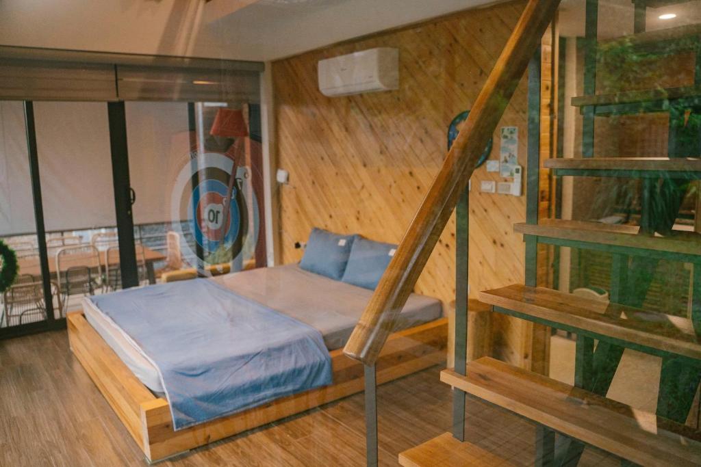 Anna Little Garden - Fish House