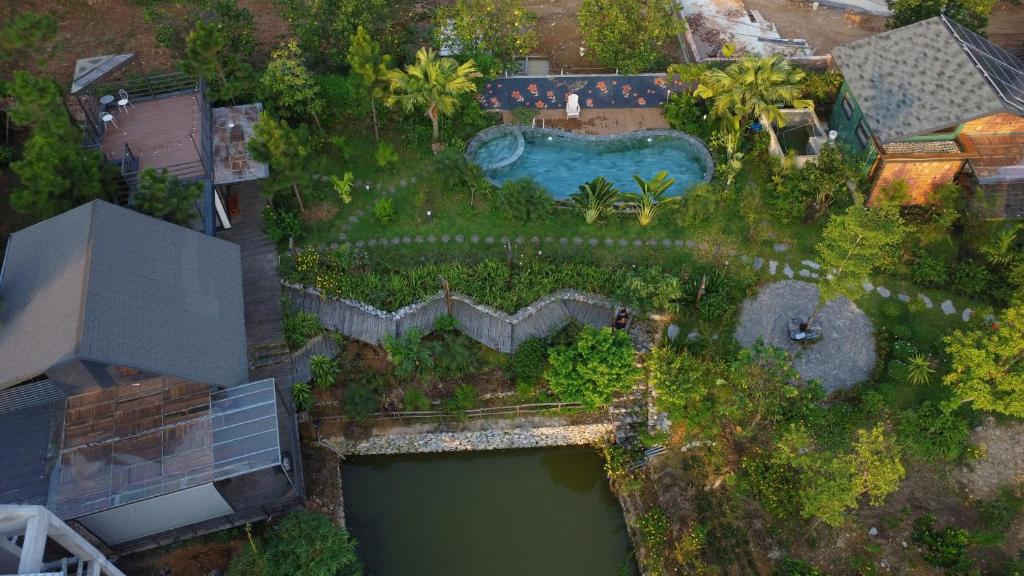 Anna Little Garden - Fish House