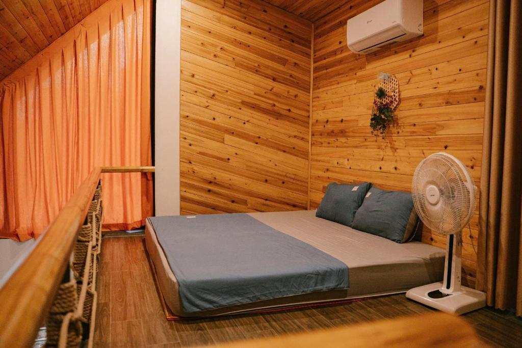 Anna Little Garden - Fish House