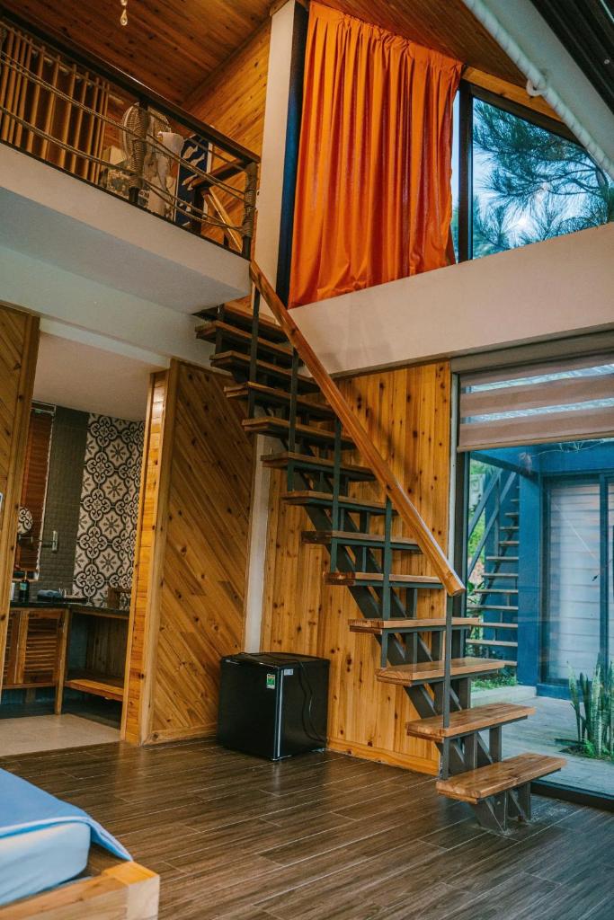 Anna Little Garden - Fish House