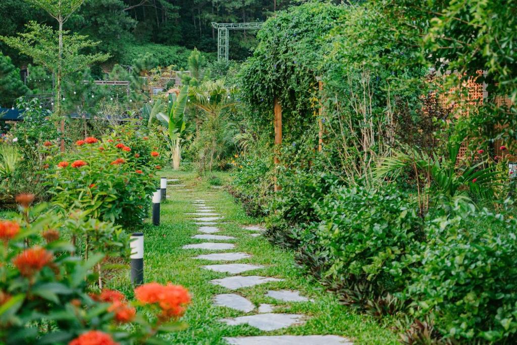 Anna Little Garden - Fish House