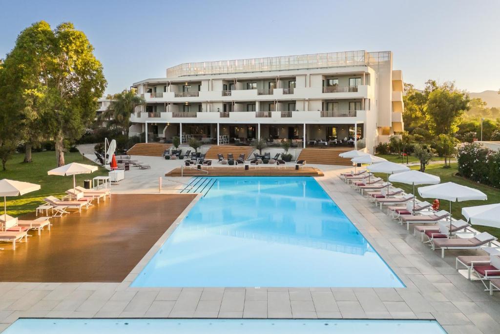 une image d'un hôtel avec piscine dans l'établissement VOI Tanka Selected, à Villasimius