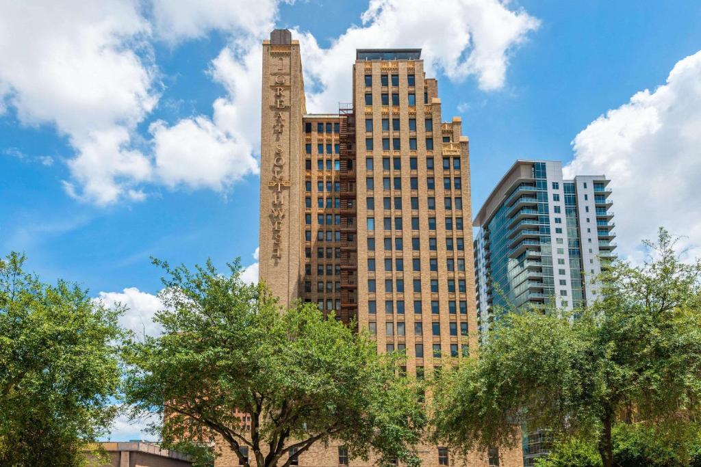 Cambria Hotel Houston Downtown Convention Center Image