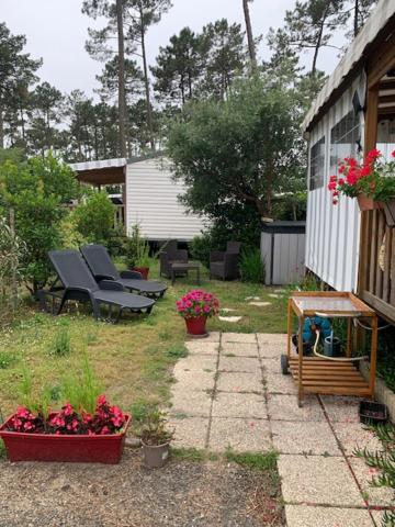 Photo de la galerie de l'établissement Mobilhome tout confort 40 m2 pour 4 personnes, à Saint-Julien-en-Born