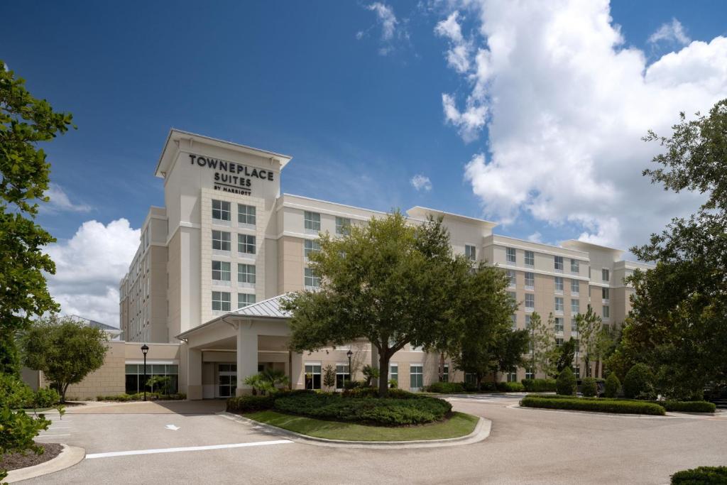 TownePlace Suites Orlando at FLAMINGO CROSSINGS® Town Center/Western Entrance Image