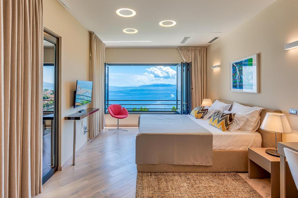 Villa Atalanta with heated pool near the beach 5