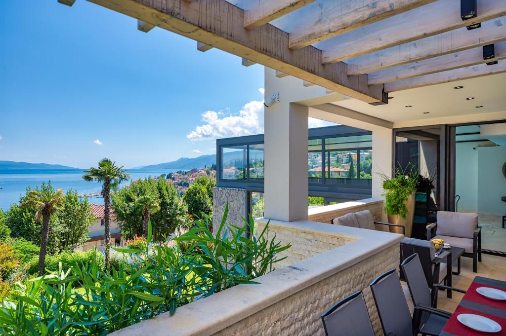 Villa Atalanta with heated pool near the beach 7