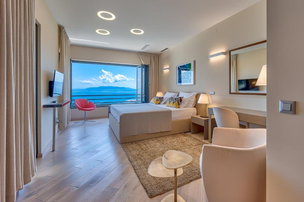 Villa Atalanta with heated pool near the beach 8