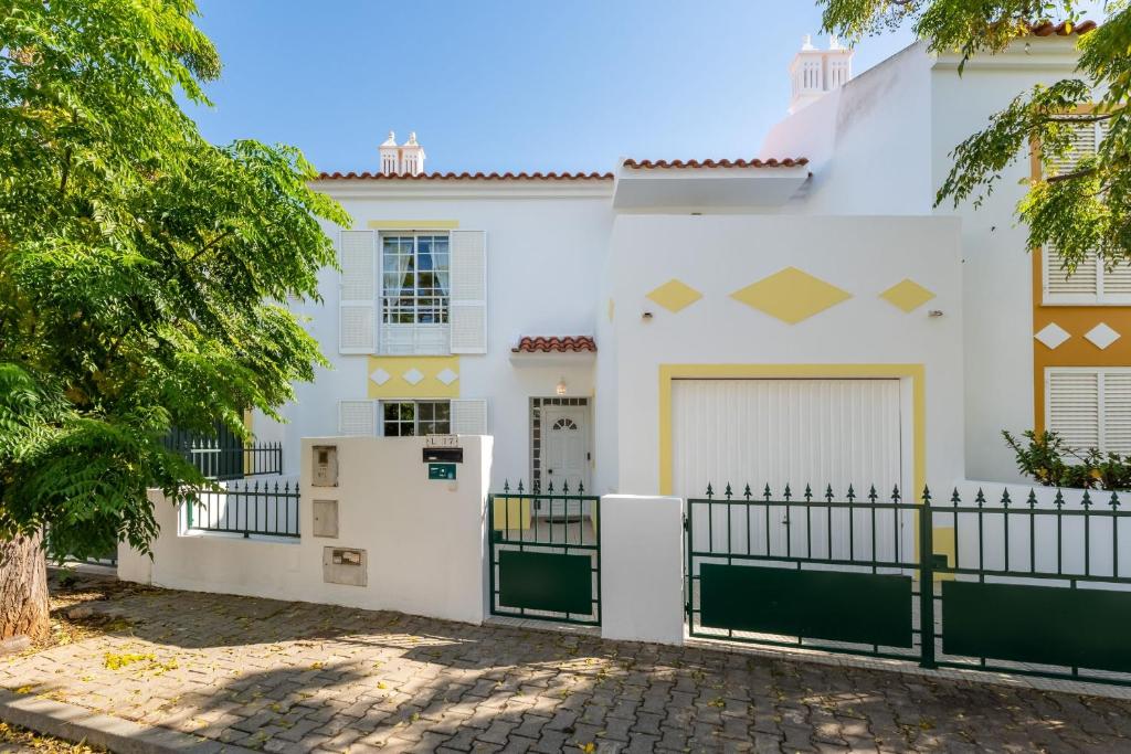 Cozy 3 BDR House Duplex With Patio by LovelyStay 1