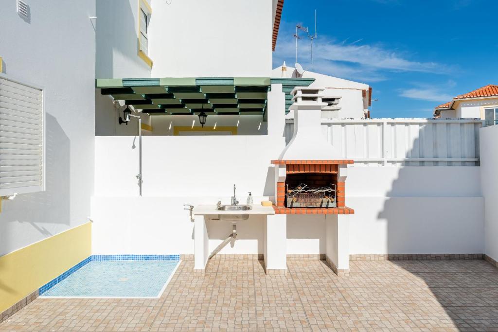 Cozy 3 BDR House Duplex With Patio by LovelyStay 2