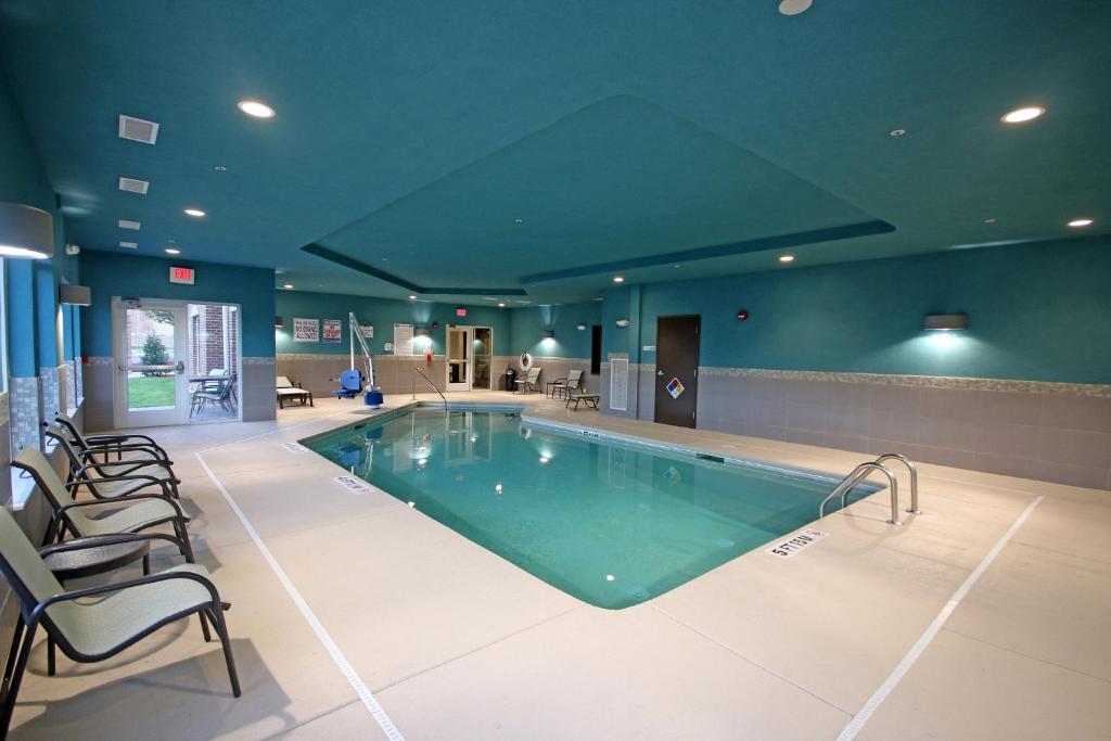 Holiday Inn Express & Suites Charlotte North, an IHG Hotel Image