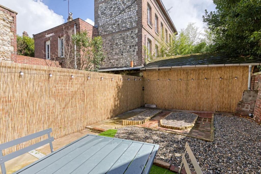 Léandre studio entièrement rénové avec extérieur 8