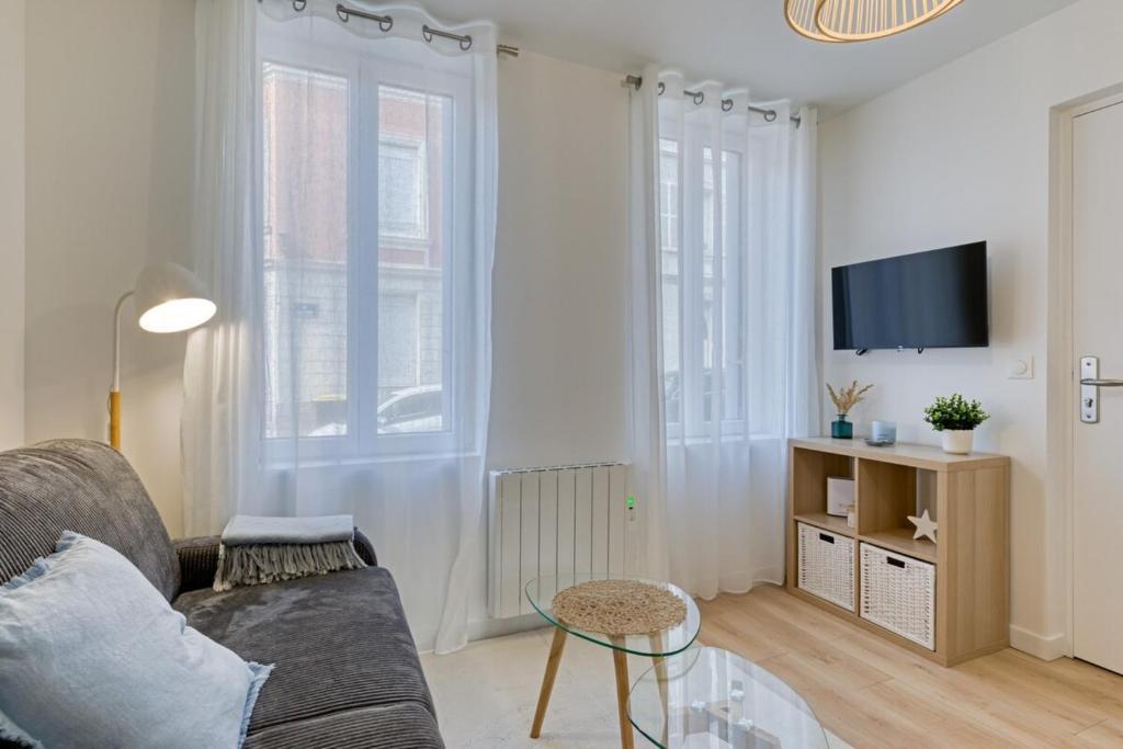 Léandre studio entièrement rénové avec extérieur 3