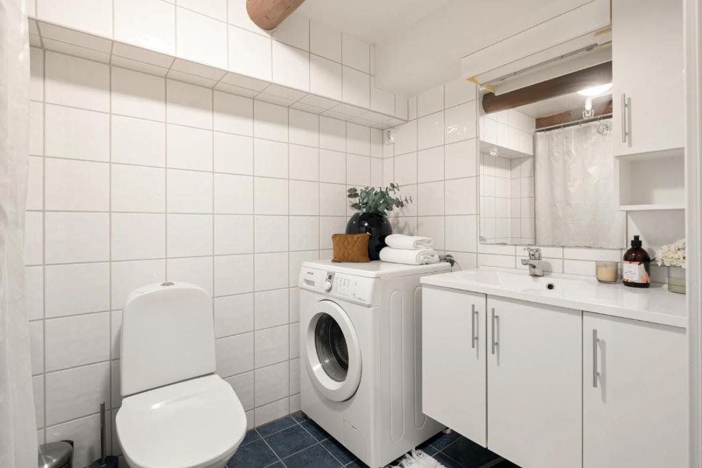 Charming Loft, High Ceiling !Modern & Central, Free private Parking 7 min walking ! 3