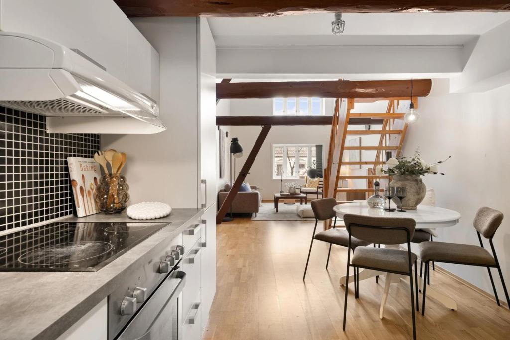 Charming Loft, High Ceiling !Modern & Central, Free private Parking 7 min walking ! 4