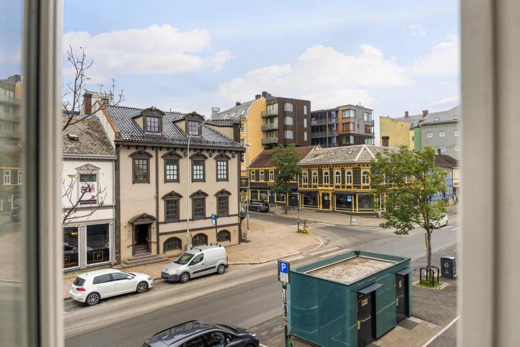 Charming Loft, High Ceiling !Modern & Central, Free private Parking 7 min walking ! 8
