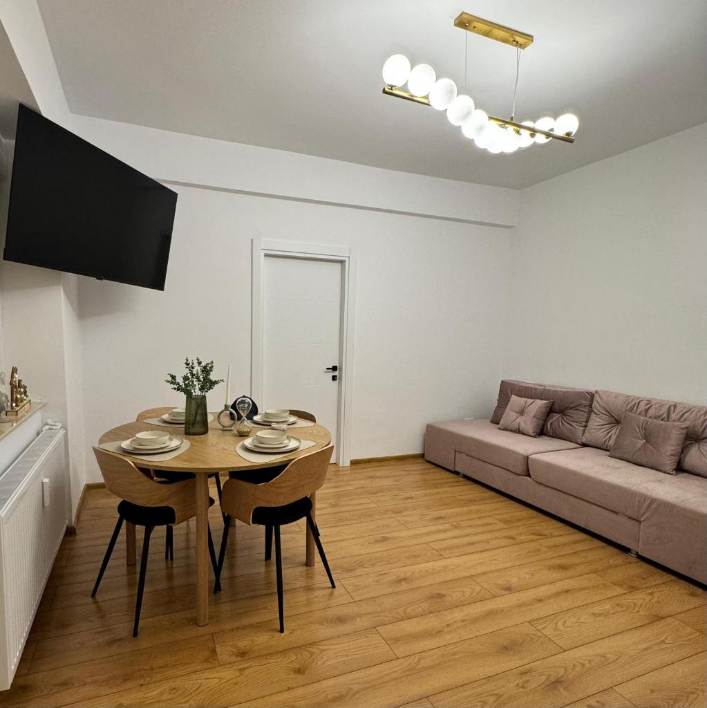 Beautiful apt with two bedrooms 1