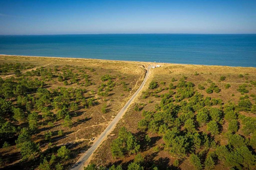 Photo de la galerie de l'établissement Camping 4 étoiles - Piscine - eei0fg, à La Faute-sur-Mer 16 autres photos