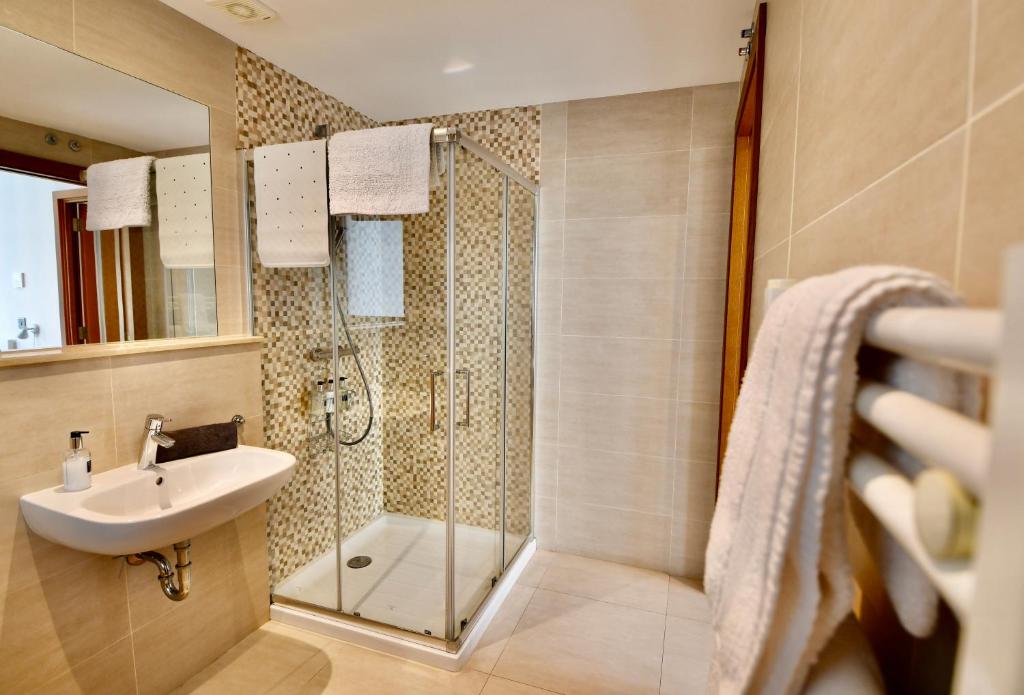 Bentley Holiday Apartments - West One 3